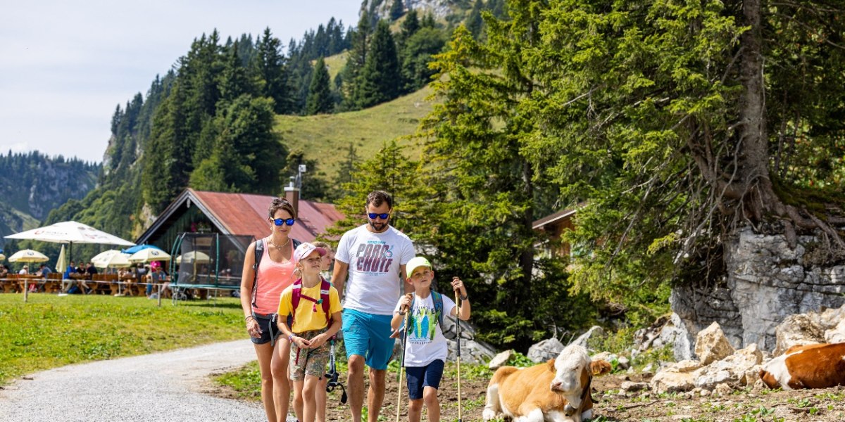 Familie wandert auf dem Panoramaweg, © Tourismus Lenggries