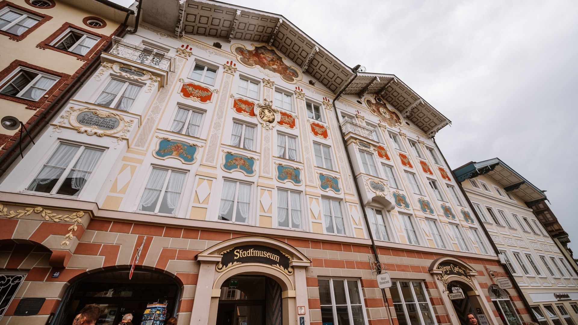 Das Stadtmuseum mit seiner prächtigen, farbenfrohen Fassade in der Marktstraße von Bad Tölz, © Tölzer Land Tourismus|Leonie Lorenz