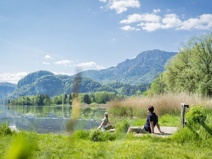 Eine kleine Pause am Ufer des Kochelsees bei Schlehdorf, © Tölzer Land Tourismus/Deutsche Alpenstraße|Dietmar Denger