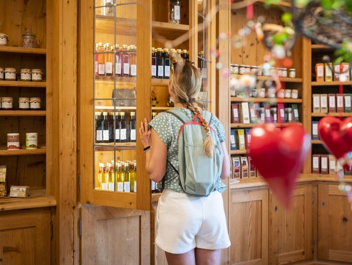 Im Maierhof des Klosters benediktbeuern finden Sie den Kräuter-Erlebnis-Laden Tölzer Land, © Tölzer Land Tourismus/Deutsche Alpenstraße|Dietmar Denger